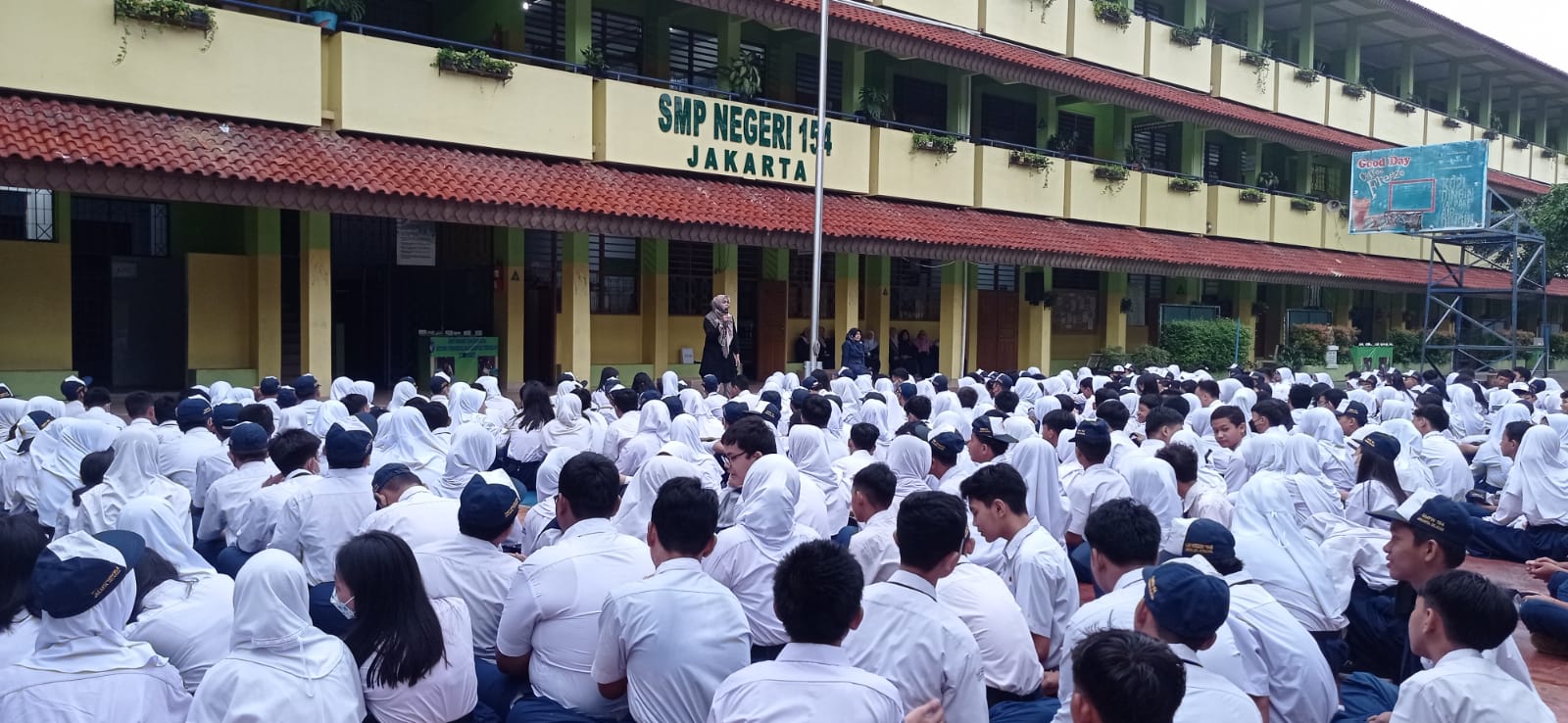 STTI NIIT I-Tech Sosialisasi program English Club di SMPN 154